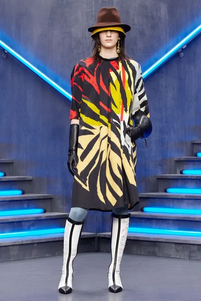 Look 11